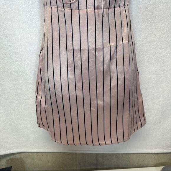 Urban Outfitters Lioness On The Line Off-The-Shoulder Mini Dress‎ Size XS - Picture 5 of 11